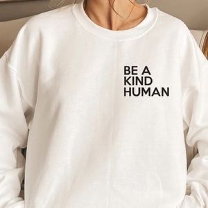 - CUTE WOMEN crewneck